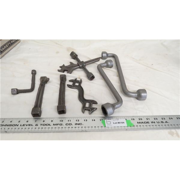 Lot of 7 vintage wrenches (some unique)
