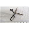 Image 3 : Lamplough cuttlery pinking shears