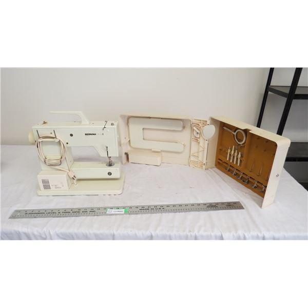 Bernina Nova Electric Sewing Machine with case + accessorries working
