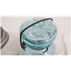 Image 4 : (2) vintage mason jars (perfect seal, square mason) half gallon