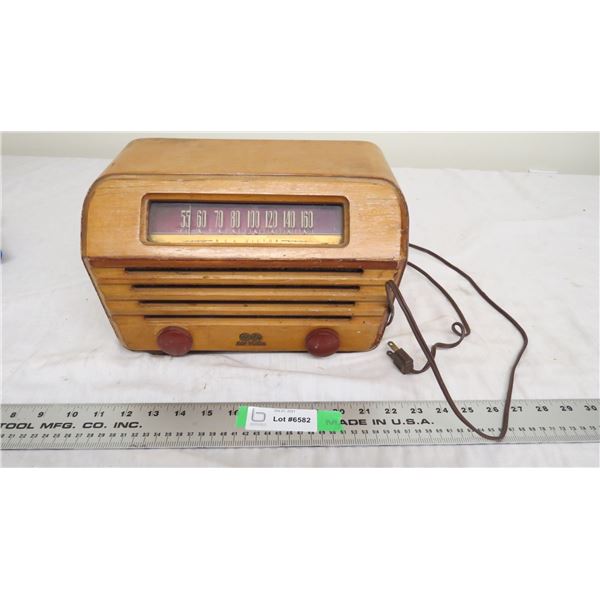 vintage RCA victor Radio