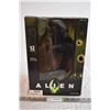 Image 1 : 12 Inch Alien Figure