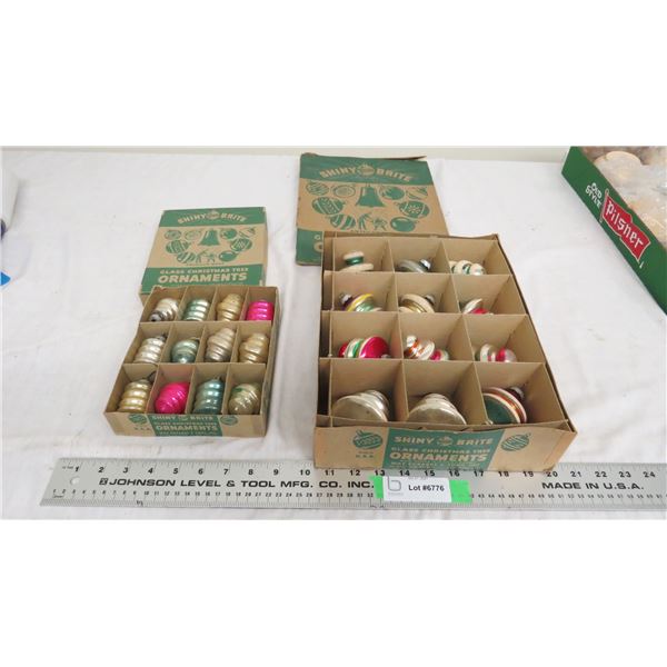 vintage shiny brite glass crhistmas tree ornaments in original boxes