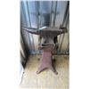 Image 1 : Vintage 77LB Anvil with Stand with accessorry chisel