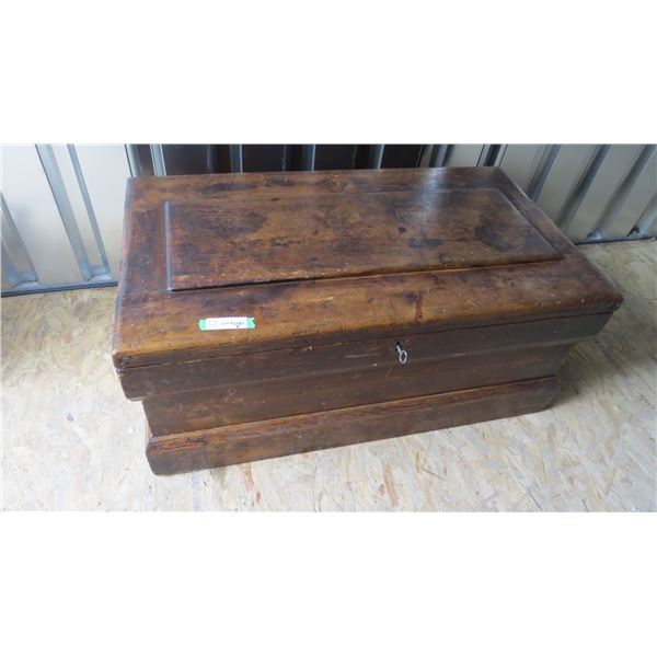 Vintage Storage Trunk with Shelves + with key - 39x31x16