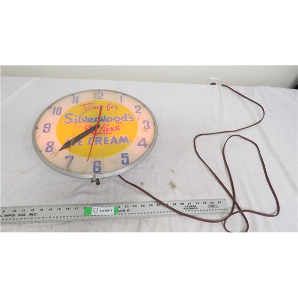 vintage silverwoods deluxe ice cream clock (second hand moves, +lights