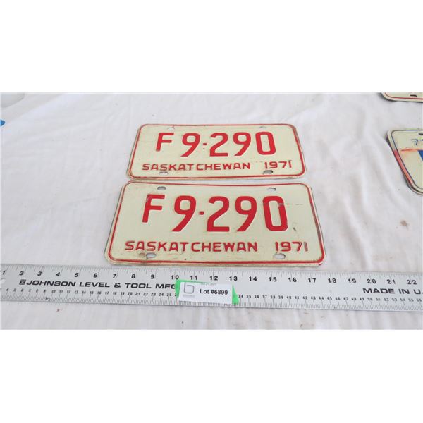1971 - pair of Sask License Plates