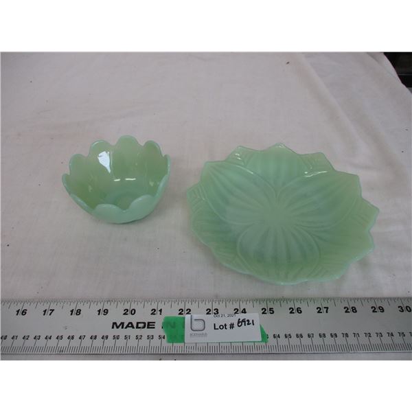 (2) pieces of green jadite (unmarked)