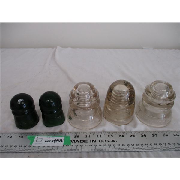 5 insulators (2 are green)