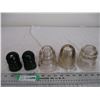 Image 1 : 5 insulators (2 are green)