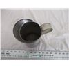 Image 2 : 2 quart oil measure can