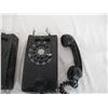 Image 2 : 2 vintage telephones