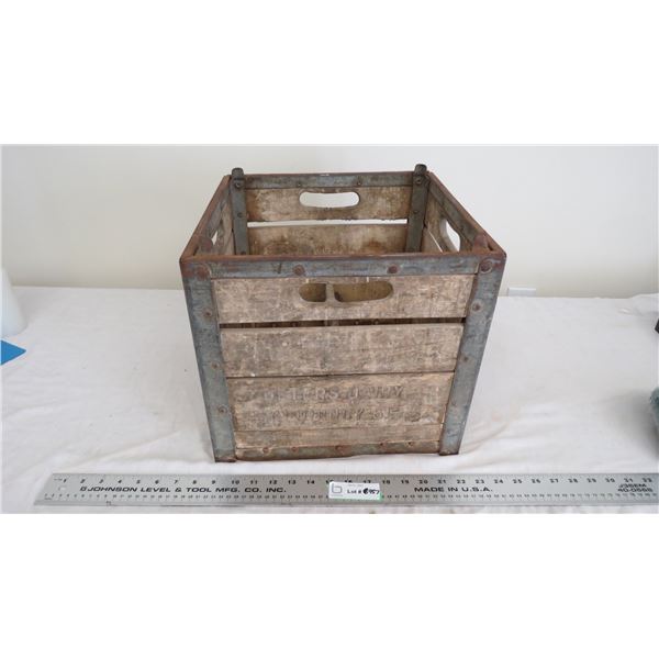 Deters Dairy 11 Quincy 61 wood + metal crate