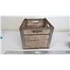 Image 1 : Deters Dairy 11 Quincy 61 wood + metal crate