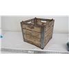 Image 4 : Deters Dairy 11 Quincy 61 wood + metal crate