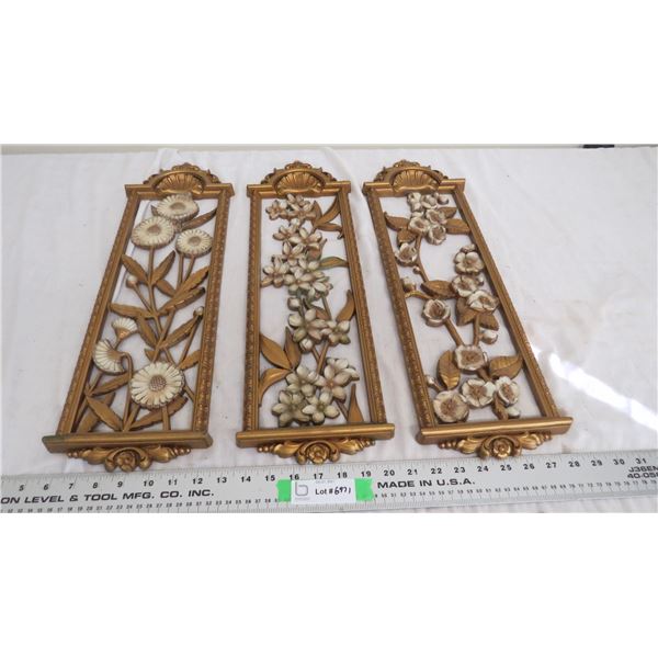 3 wall hanging plastic
