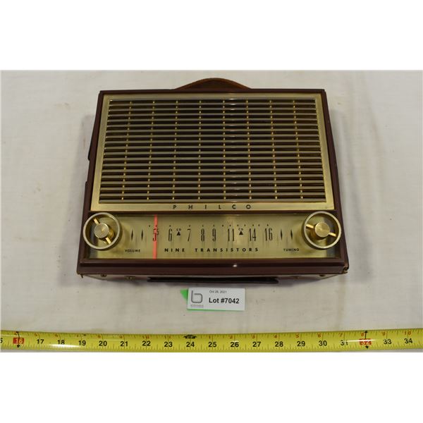Vintage Battery Powered Portable Philco Radio