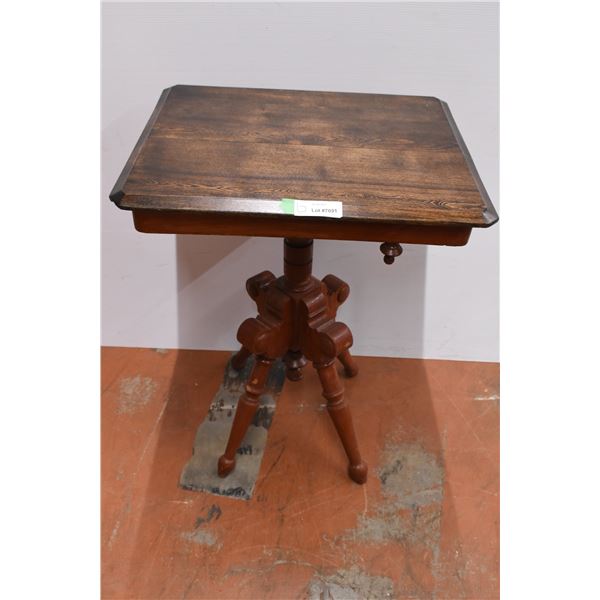 *Vintage Wooden End Table – 22”x18”x28”