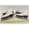 Image 1 : 2 Pairs of Figure Skates