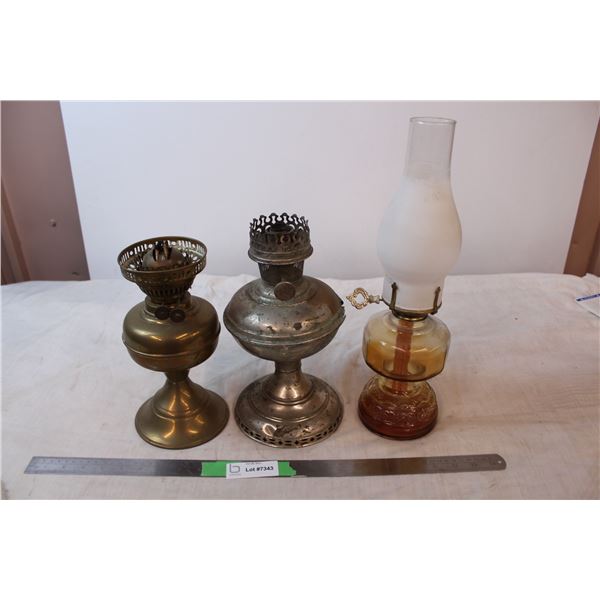 One oil lamp, two bases