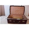 Image 1 : Vintage suitcase 14”x22”