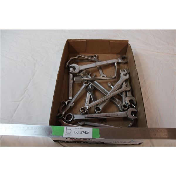 Mixed lot of wrenches