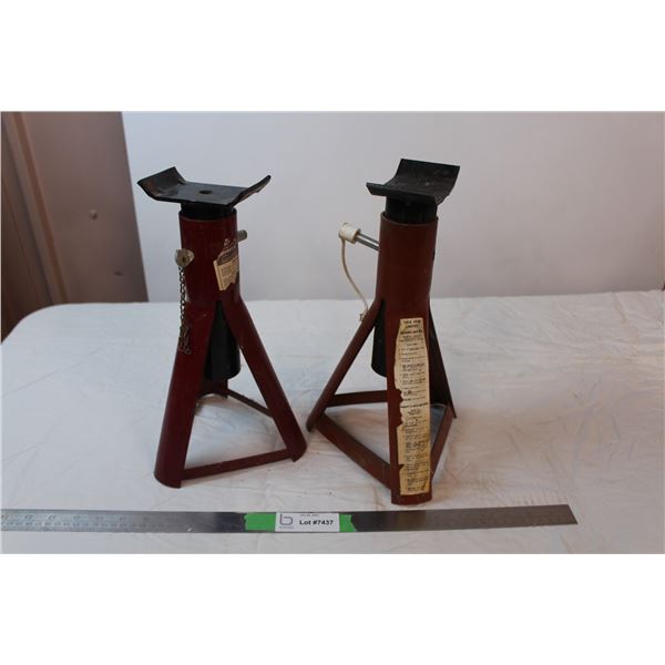 Adjustable jack stands
