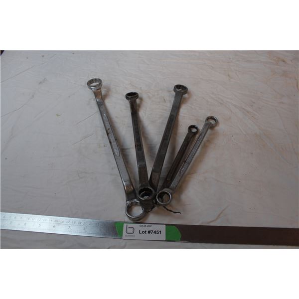 Curved box end wrenches
