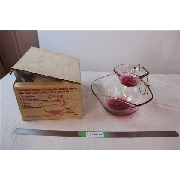 Ruby lustre chip & dip salad set (missing plastic spoons)