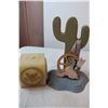 Image 4 : Vintage lamp (working) American cube candle, wooden cactus, unopened Lion poster