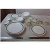 Image 4 : Dinnerware set, Corelle & Pyrex