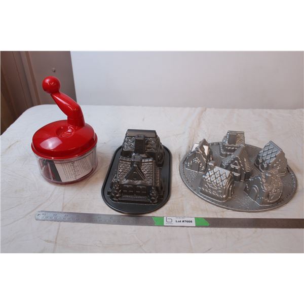 House shaped cake pans and Tupperware Quick Chef