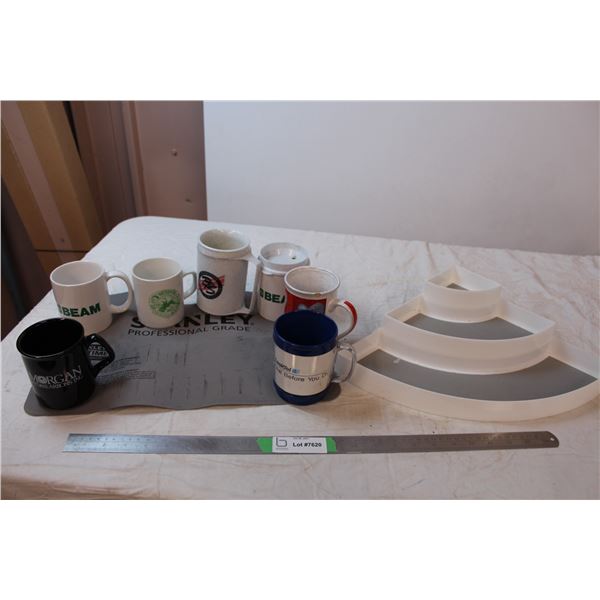 Lot of mugs with stand