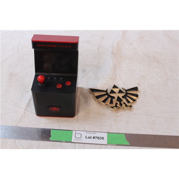 Officially licenced Zelda belt buckle, mini acrade machine