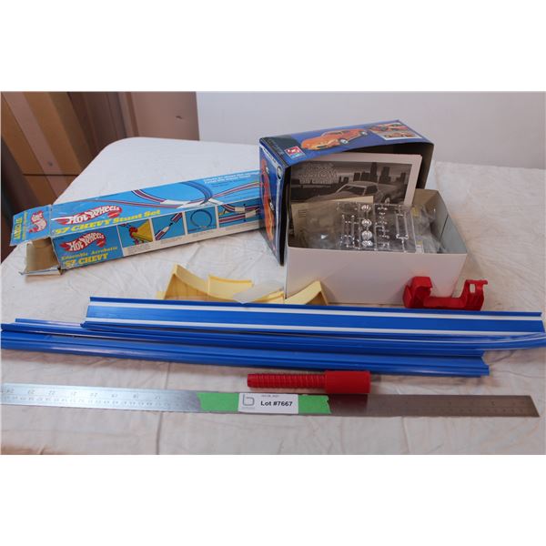 Vintage hot wheels stunt set (car missing), model car