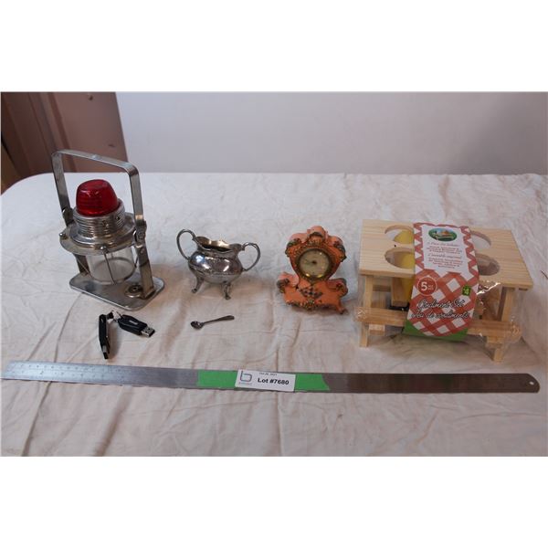 misc. Items; clock, usb, condiment set