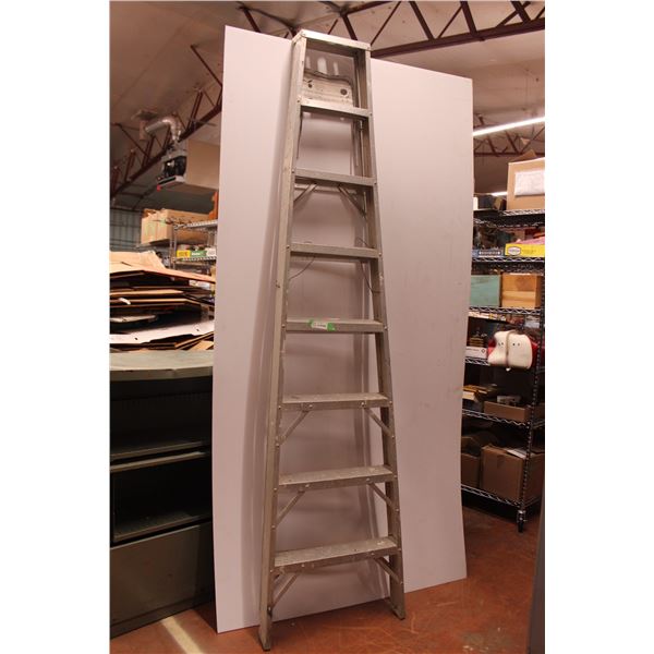 8’ tall aluminum ladder