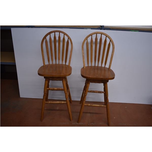 *Swivelling Oak Bar Stools (4ft High)