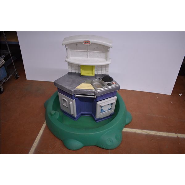 *Children's Sandbox and Outdoor Play Set