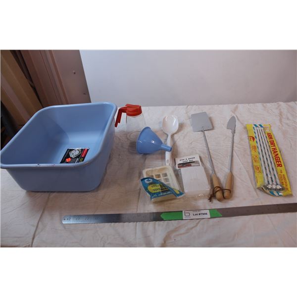 Misc. Items; plastic basin, soap dish, funnel