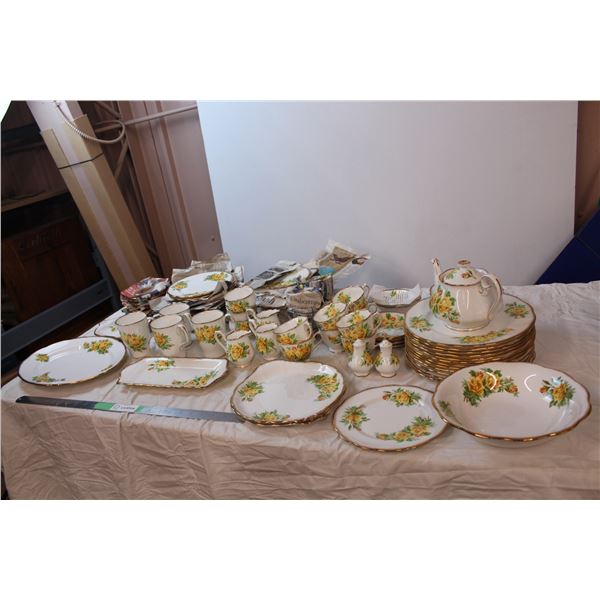 Royal Albert ‘Tea Rose” Full set