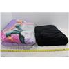 Image 1 : 2 Large Blankets