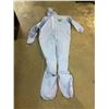 Image 2 : BOX OF LAKELAND SIZE MEDIUM COVERALLS WITH HOOD + ELASTIC WRIST/ANKLES