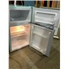 Image 2 : INSIGNIA TOP BOTTOM TEAL MINI FRIDGE MODEL NSCFR32MT1