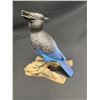 Image 2 : ORNATE CARVED STELLAR JAY BY ROLAND LAVALLEE 1989 QUALICUM BEACH MINOR MARK ON HEAD