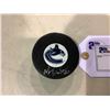 Image 2 : 2 MASON RAYMOND SIGNED PUCKS