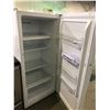 Image 2 : WHITE GE UPRIGHT FREEZER WITH KEY