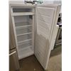 Image 2 : WHITE INSIGNIA UPRIGHT FREEZER