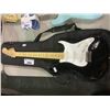 Image 2 : STARCASTER FENDER SER# CXS 080728798 ELECTRIC GUITAR MISSING 1 STRING WITH SOFT CASE