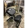 Image 2 : ROLLING POSTURE CHAIR